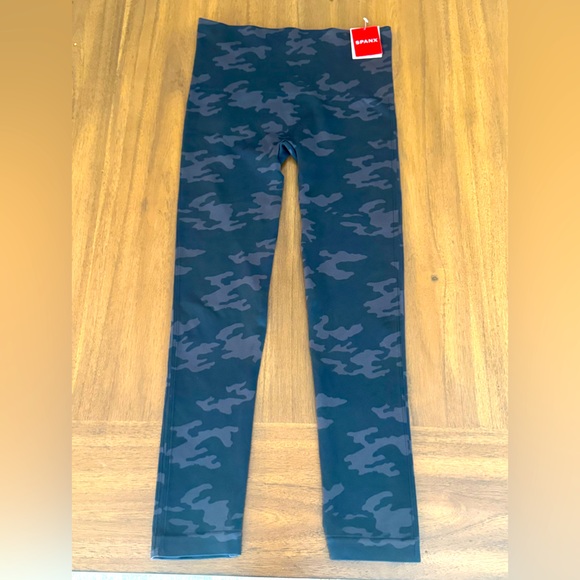 Spanx Black Camo Leggings – Size M – NWT - Picture 1 of 5